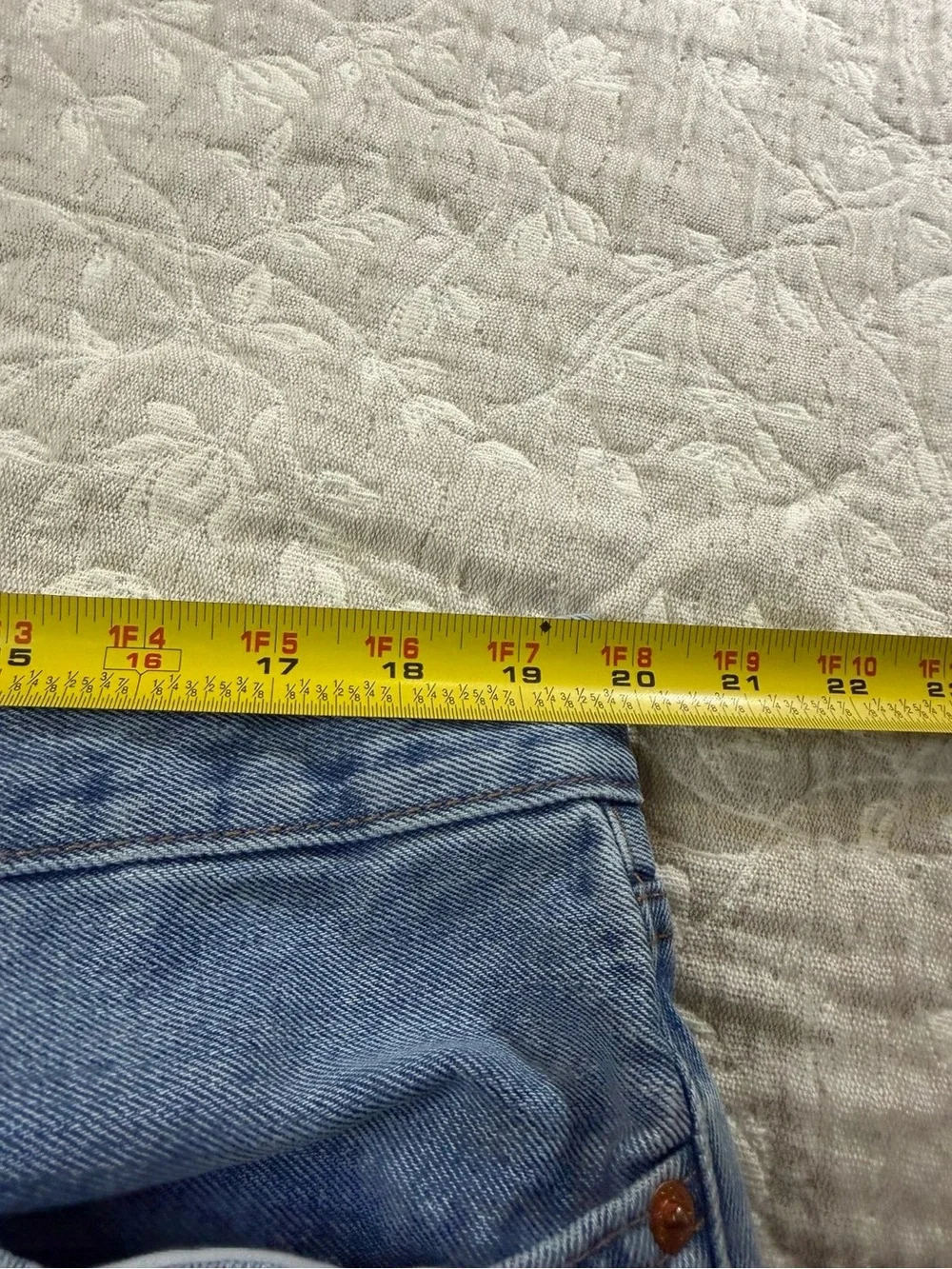 Levi’s Men’s 40x32 Light Wash Blue Jeans Relaxed Straight Leg 100% Cotton